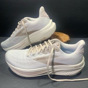 Brooks Ghost 17 Women’s Tan Beige Running  Walking Sneakers Size-10